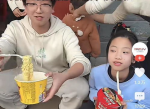 女子不会做饭用泡面招待亲戚